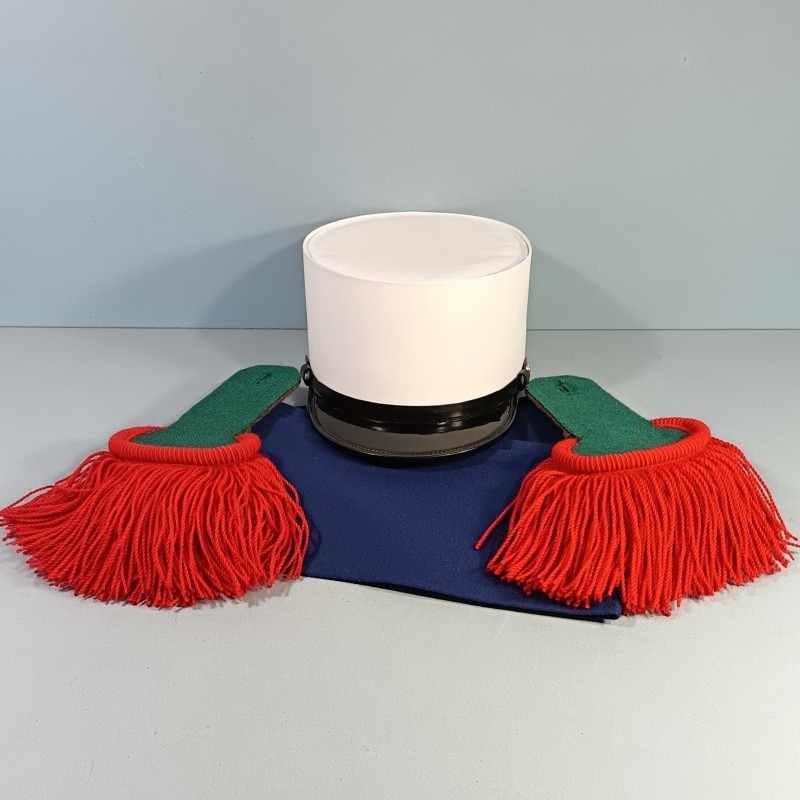 ENSEMBLE LEGIONNAIRE KEPI BLANC EPAULETTES ROUGES ET VERTES CEINTURE BLEUE LEGION ETRANGERE PARA GENIE INFANTERIE